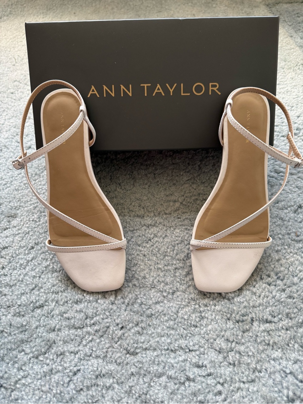 Ann Taylor flat Strappy leather  Sandals in White sz 6 1/2 m